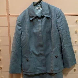 GUC vintage Carolina Herrera skirt suit sze 16